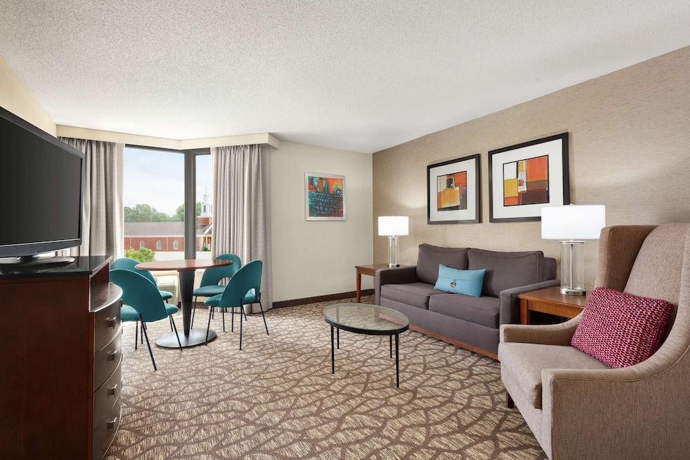 Suite, 1 Bedroom (Parlor) photo 2