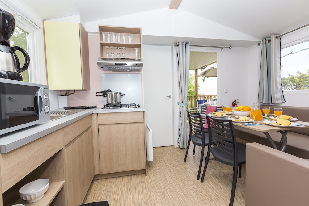Mobile Home (6 People) photo 2