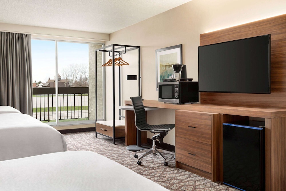 Deluxe Room, Multiple Beds, Balcony, City View (Tower B) photo 2
