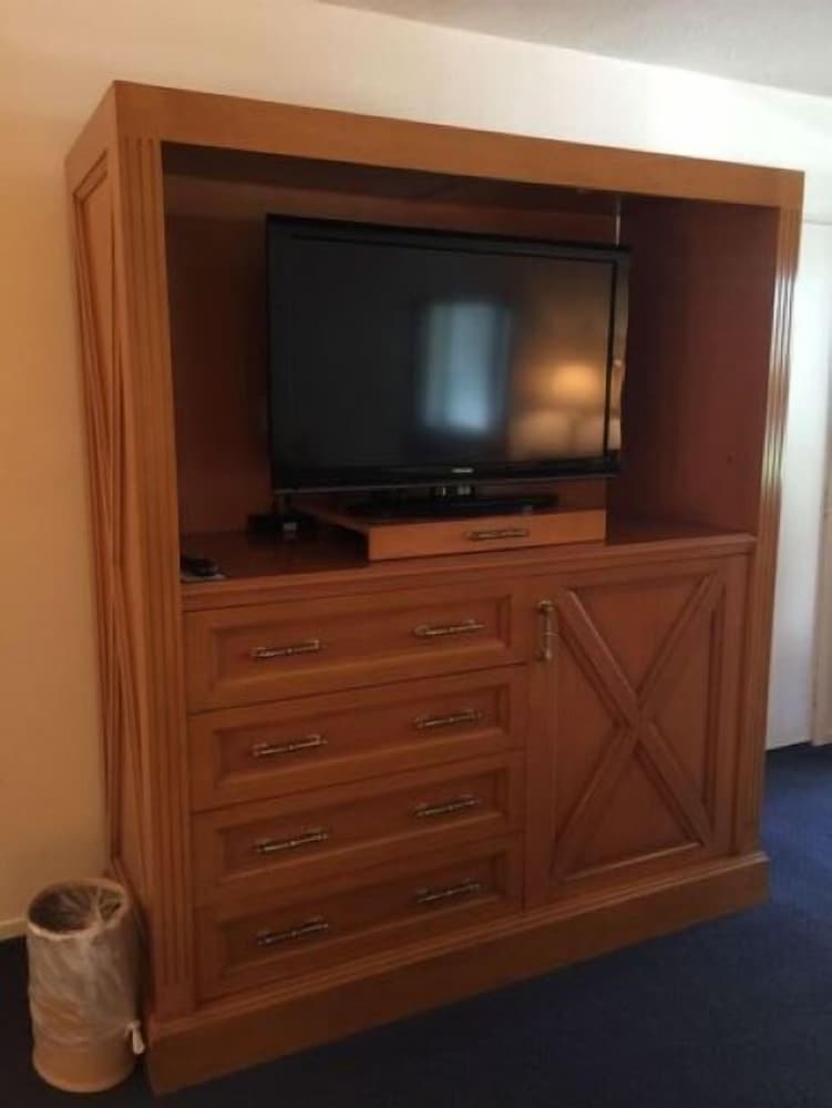 Standard Room, 2 Queen Beds (Dog Friendly) photo 3