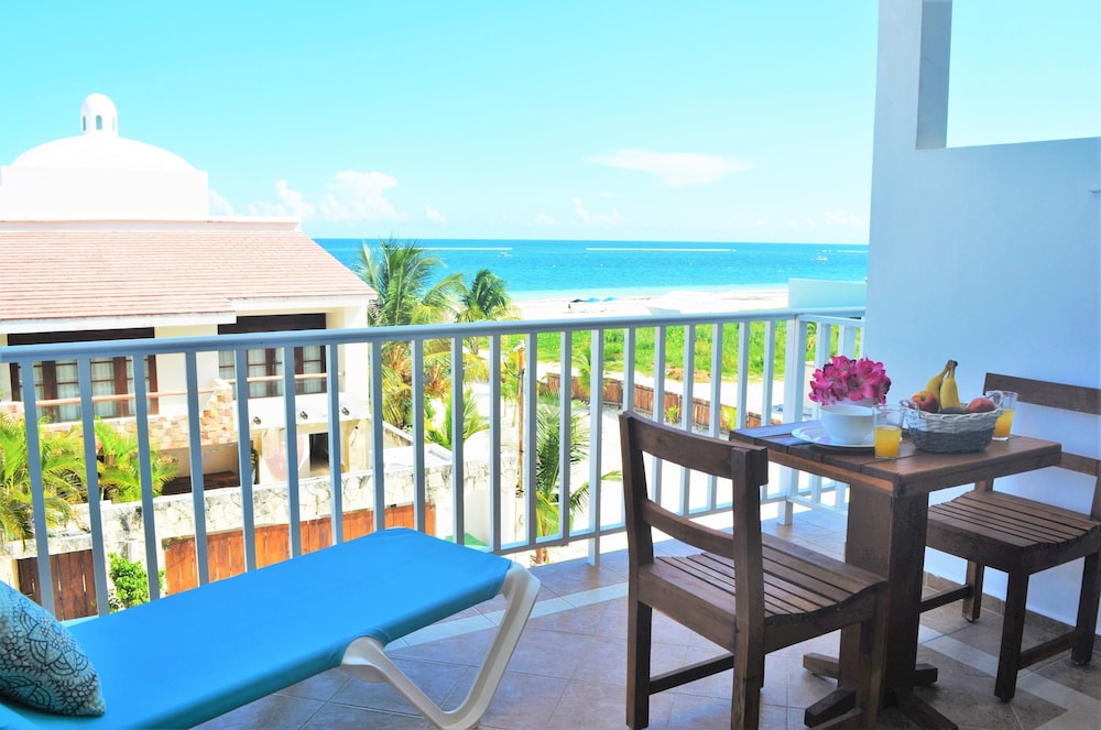 Deluxe Suite, 1 Bedroom, Kitchen, Partial Ocean View