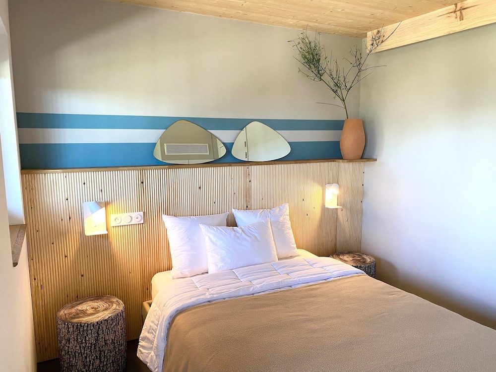 Premium Double Room - Photo 10