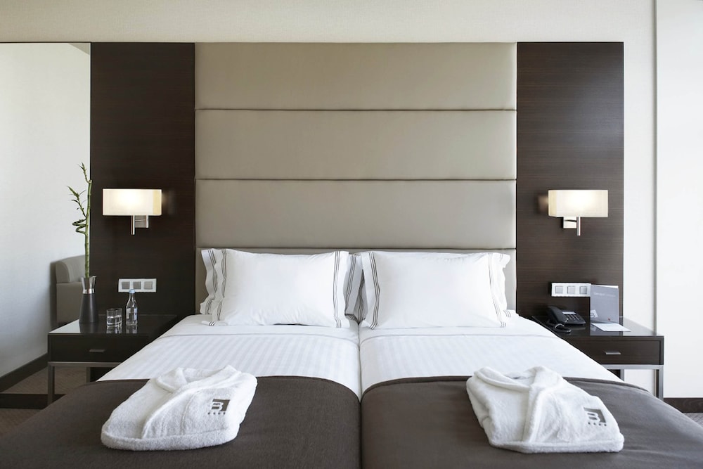 Executive Room - Photo 1