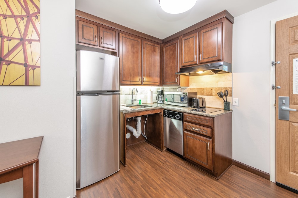Studio Suite, 1 King Bed, Accessible Bathtub, Kitchen (Hearing Accessible, Bathtub) - Photo 5