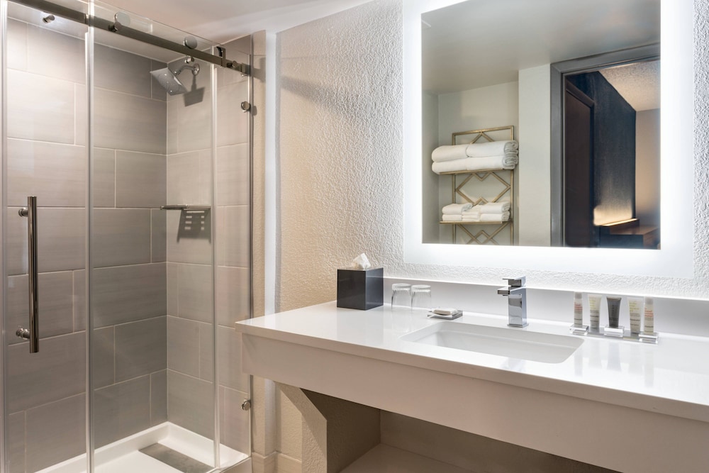 Studio Suite, 2 Queen Beds, Balcony - Photo 9