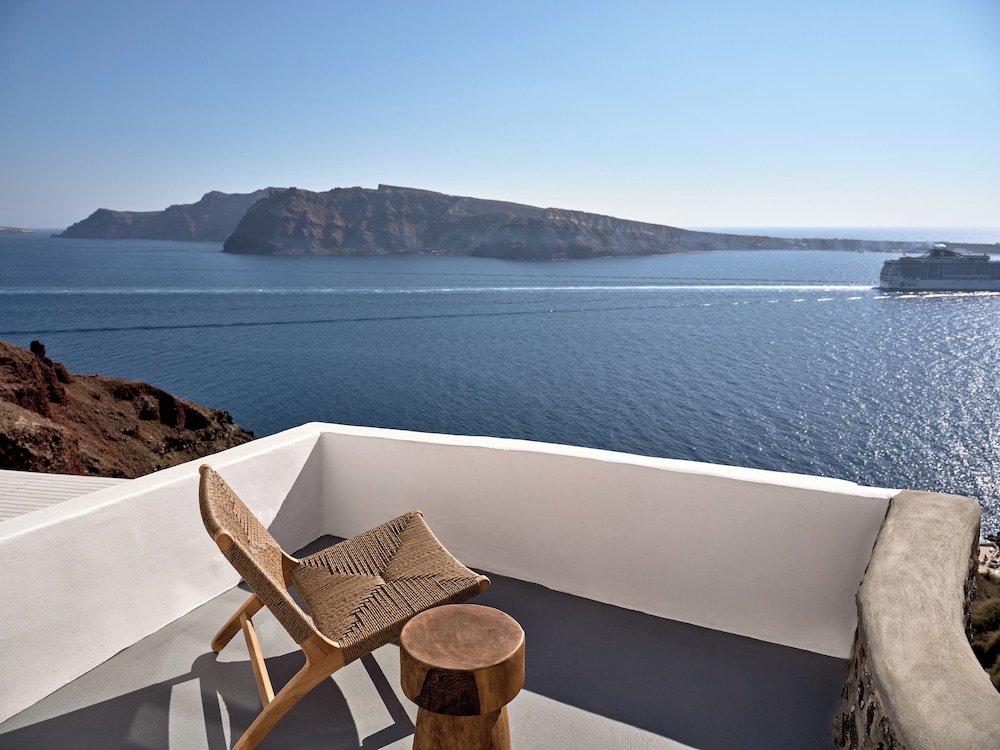 Superior Honeymoon Plunge Pool Suite with Sunset View photo 2