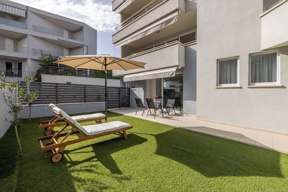 Apartment, 2 Bedrooms, Garden View photo 2