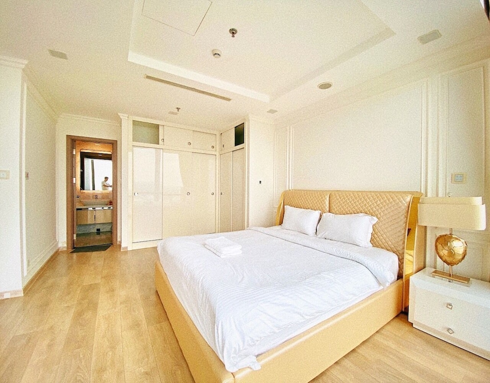 Royal Apartment, 4 Bedrooms, Balcony, River View photo 3