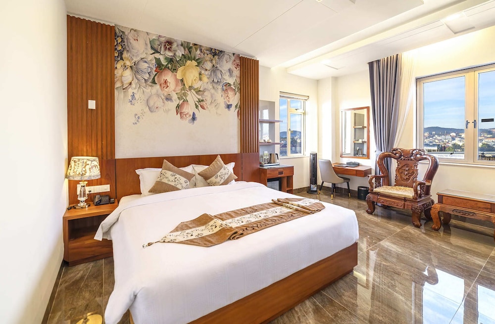 Luxury Double Room, Private Bathroom, City View