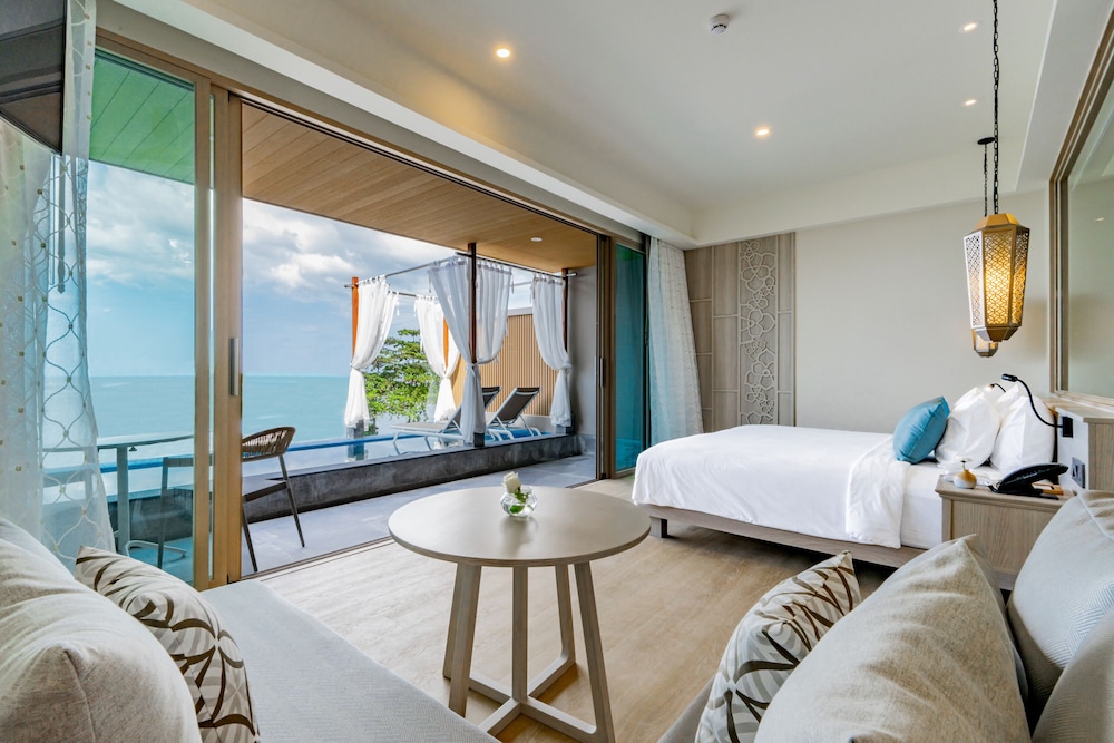 Seaview Pool Suite - Photo 5