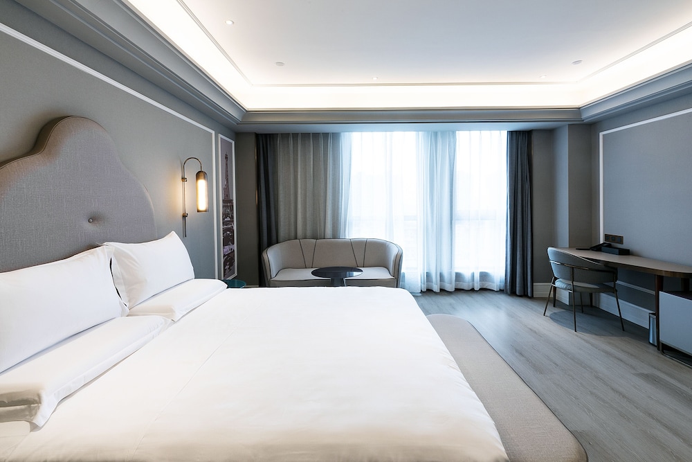 Superior Room, 1 King Bed