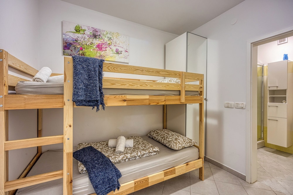 Family Apartment, Multiple Bedrooms (Coastal Countryside Oasis Apartment)