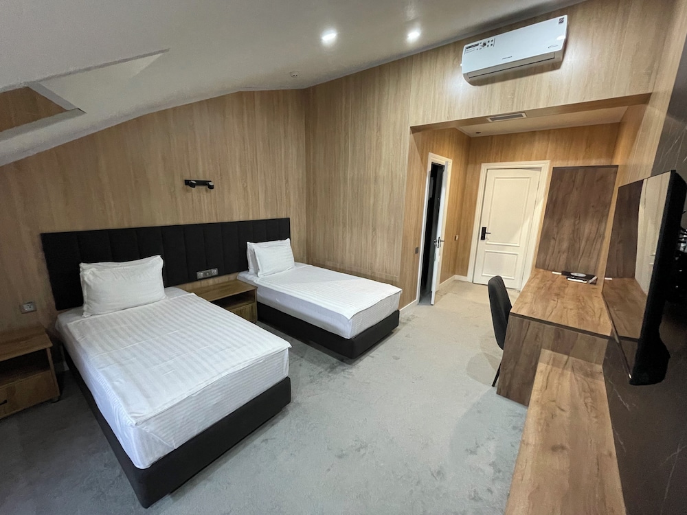 Economy Room