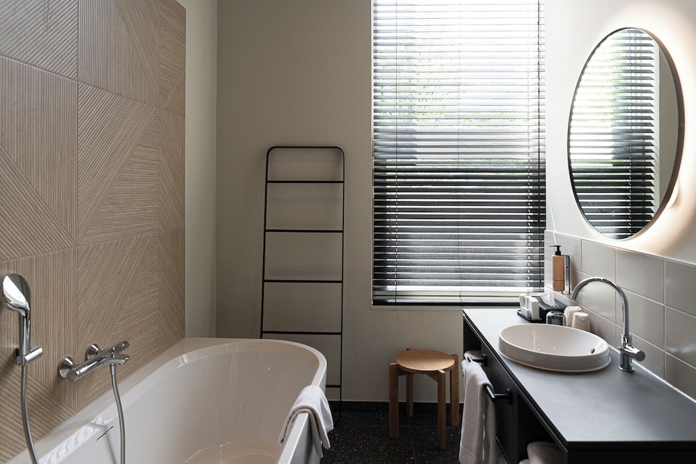 Luxury Studio Suite - Photo 12