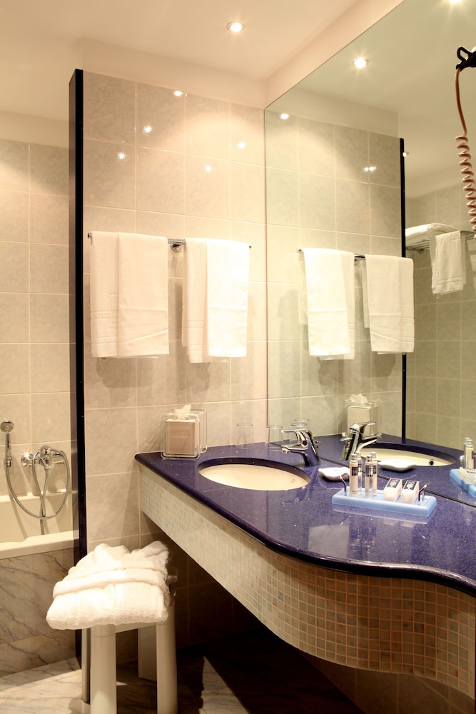 Standard Double or Twin Room - Photo 3