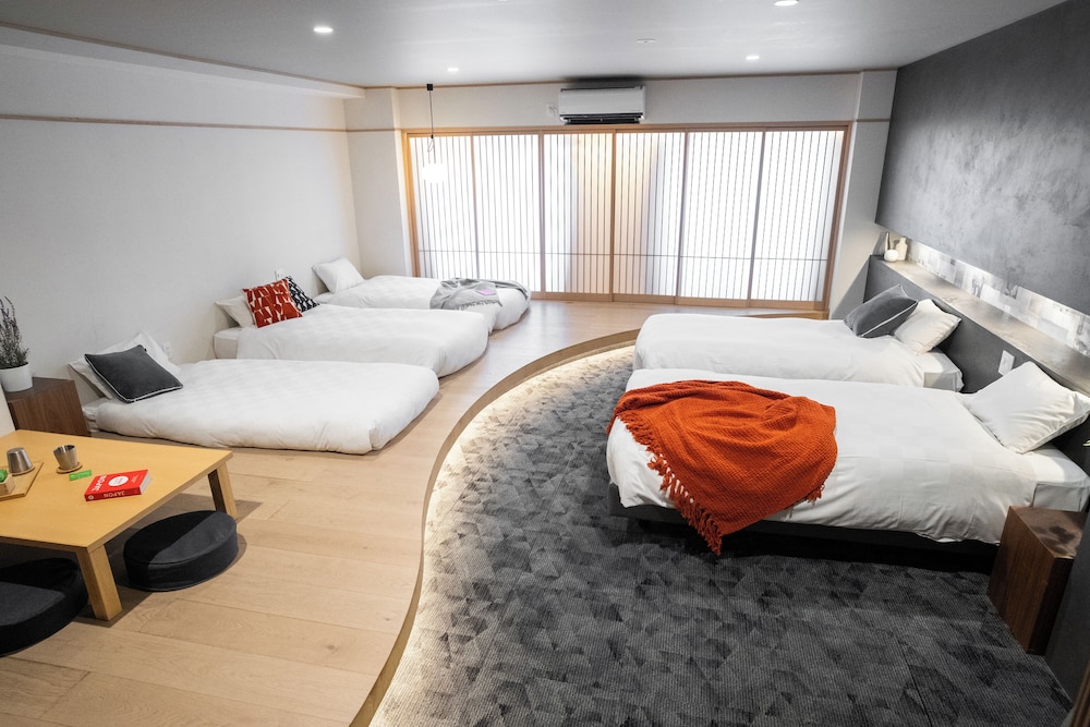 Signature Suite (Non-smoking) - Photo 1