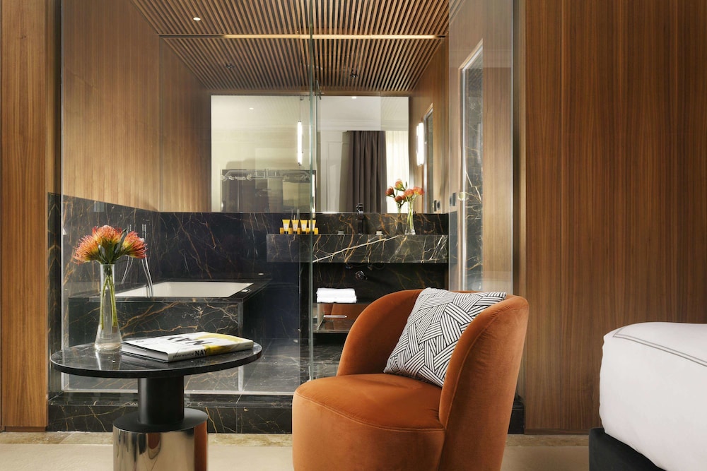 Suite, Balcony