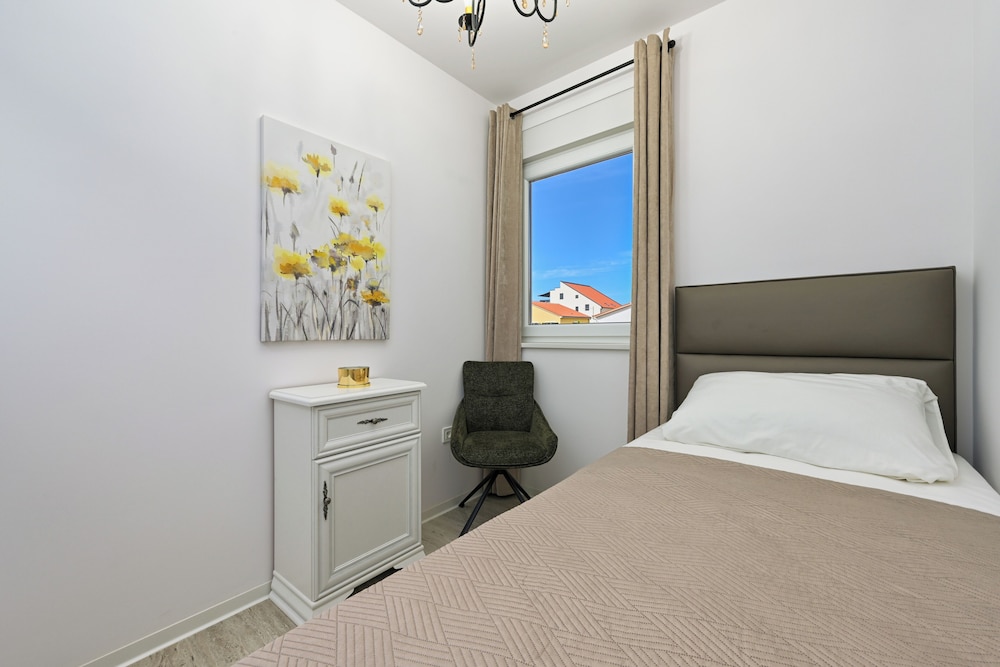 Deluxe Apartment, 2 Bedrooms, Partial Sea View photo 1