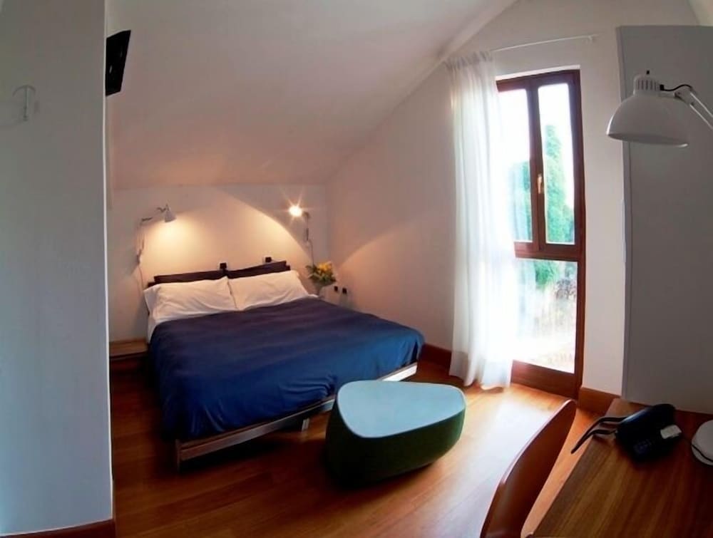 Standard Double or Twin Room photo 1