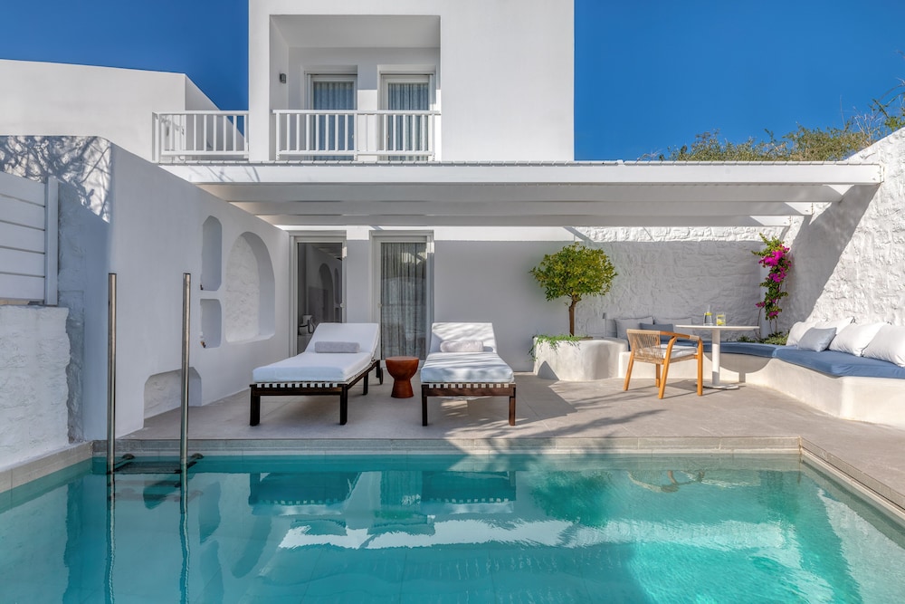 Grand Room, 1 King Bed, Poolside (View)