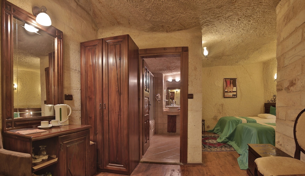Standard Double or Twin Room - Photo 7