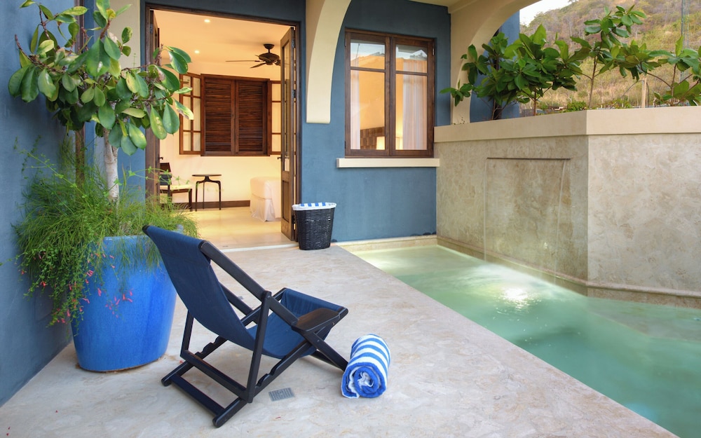 Villa de Lujo, Múltiples Camas, Piscina Privada, Vista al Mar (40 Avenida La Antigua | 3 habitaciones | 3.5 baños)