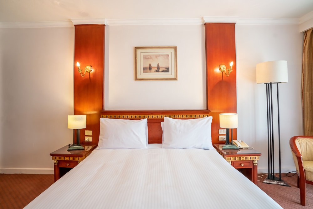 Junior Suite with City View