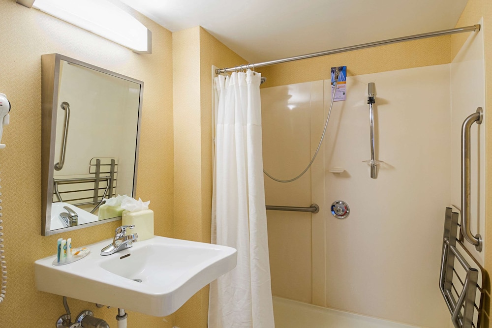 Room, 1 King Bed, Accessible, Non Smoking - Photo 4