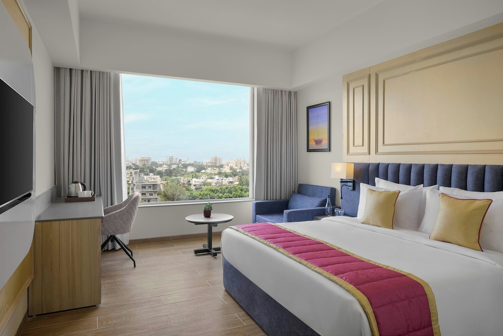 Room, 2 Twin Beds, City View