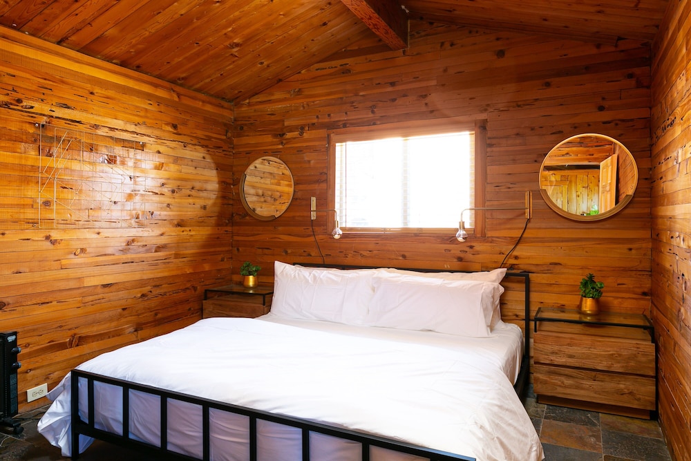 Room, 1 King Bed photo 2