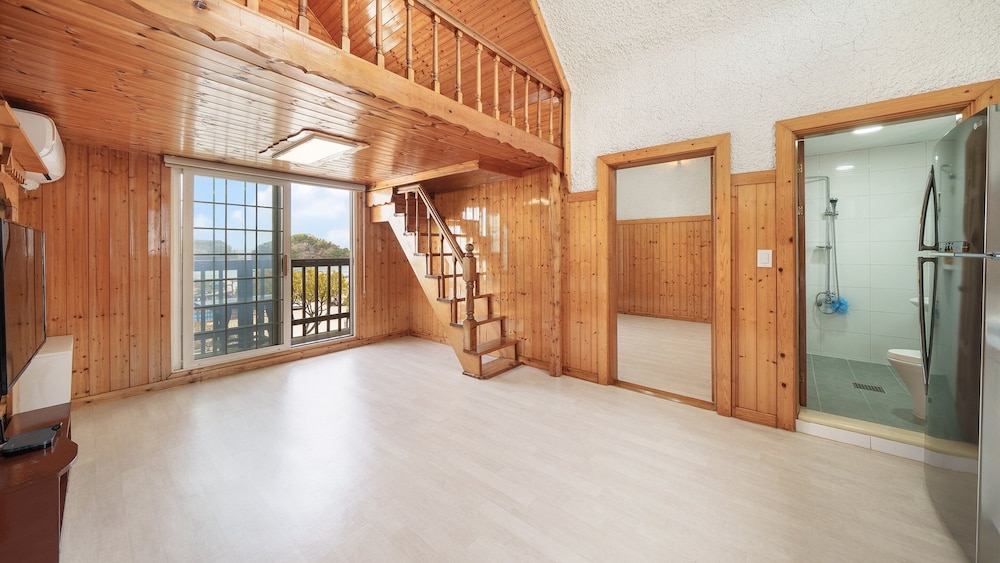 Basic Room, 3 Bedrooms (Pencil 5 (Mountain View / BBQ))