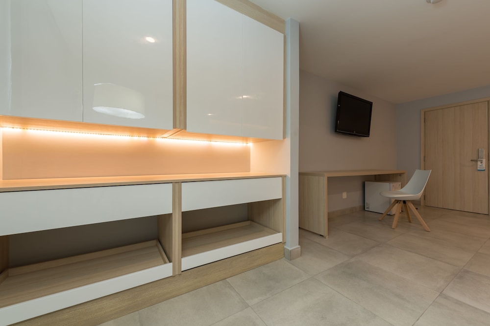 Suite, 1 King Bed, Non Smoking photo 3