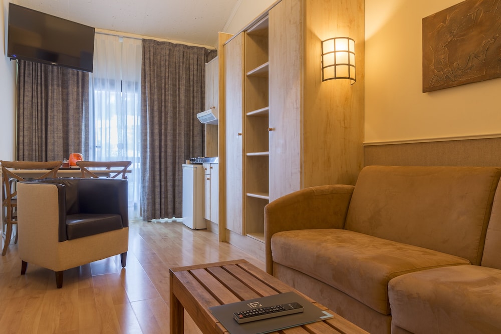 Premium Twin Room photo 2