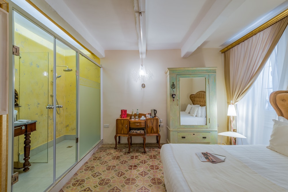 Deluxe Double Room (Maltese Balcony)