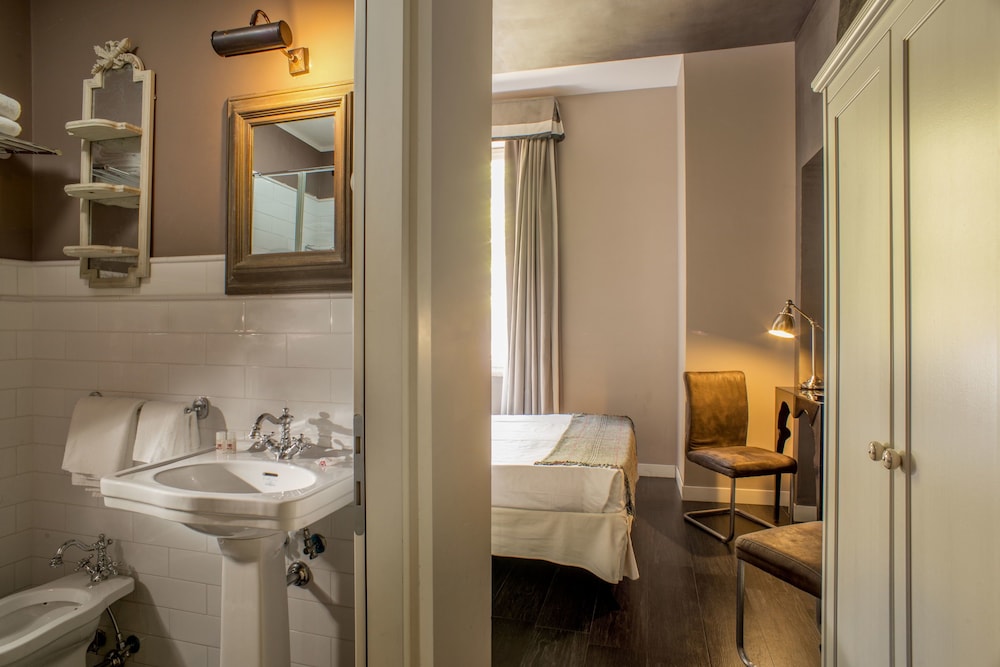 Standard Double Room Single Use thumbnail 6
