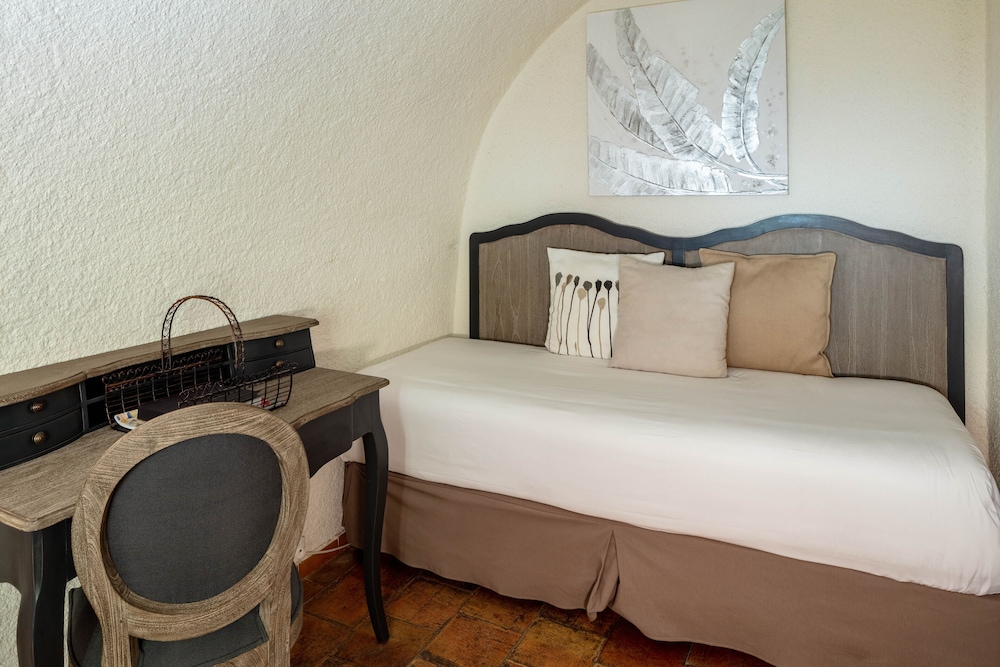 Basic Suite photo 2