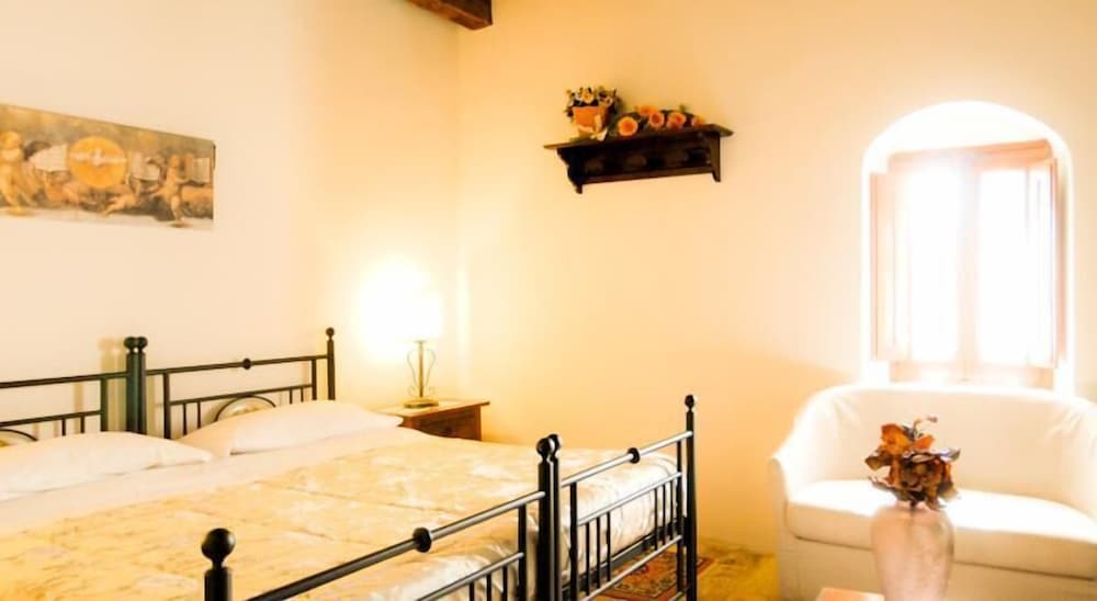 Deluxe Double Or Twin Room, Fireplace photo 1