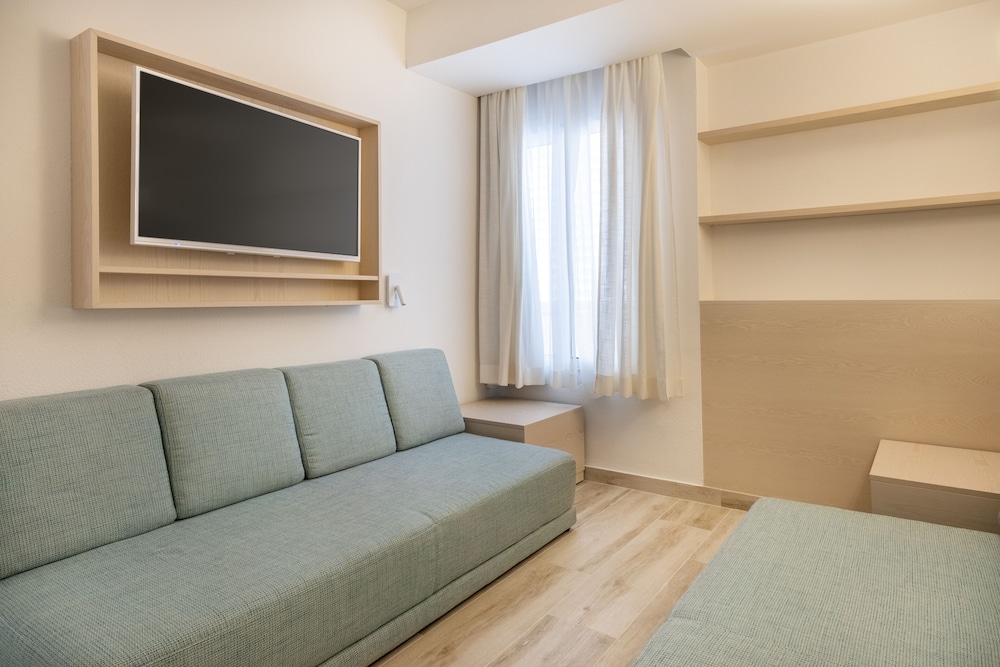 Family Room, Partial Sea View (2 Adults & 3 Children) - Photo 3