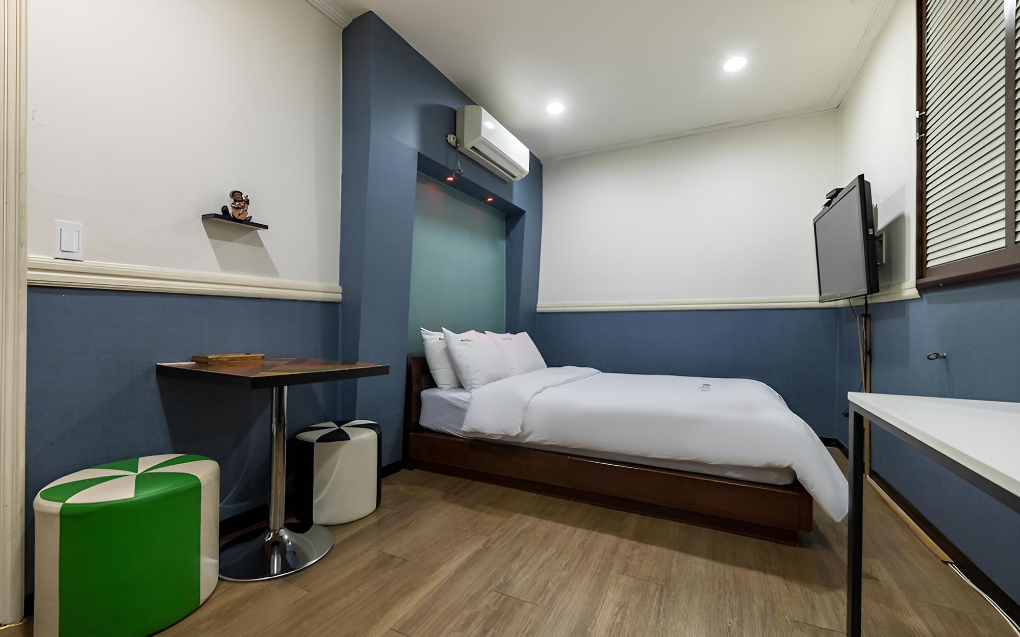 Room (Special Room (Netflix Available Rando) - Photo 7