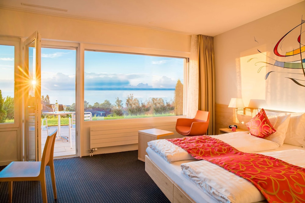 Deluxe Room, 1 Double Bed, Balcony, Lake View - Photo 8