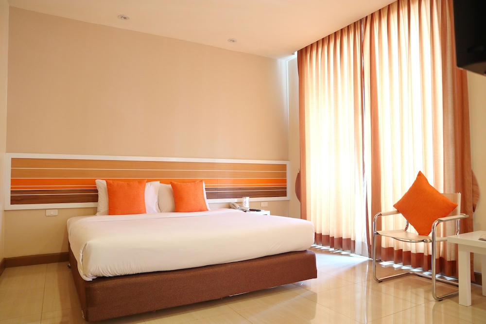 Deluxe Room, Corner - Photo 8