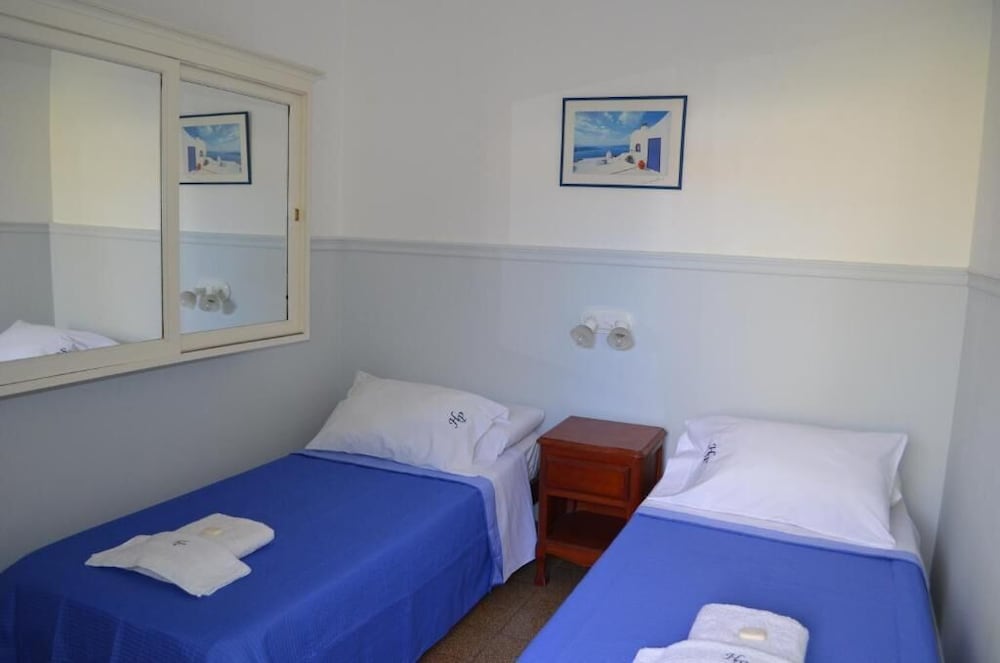 Economy Double Room, 2 Twin Beds photo 2