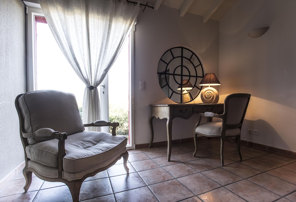 Suite A Muredda - Photo 1