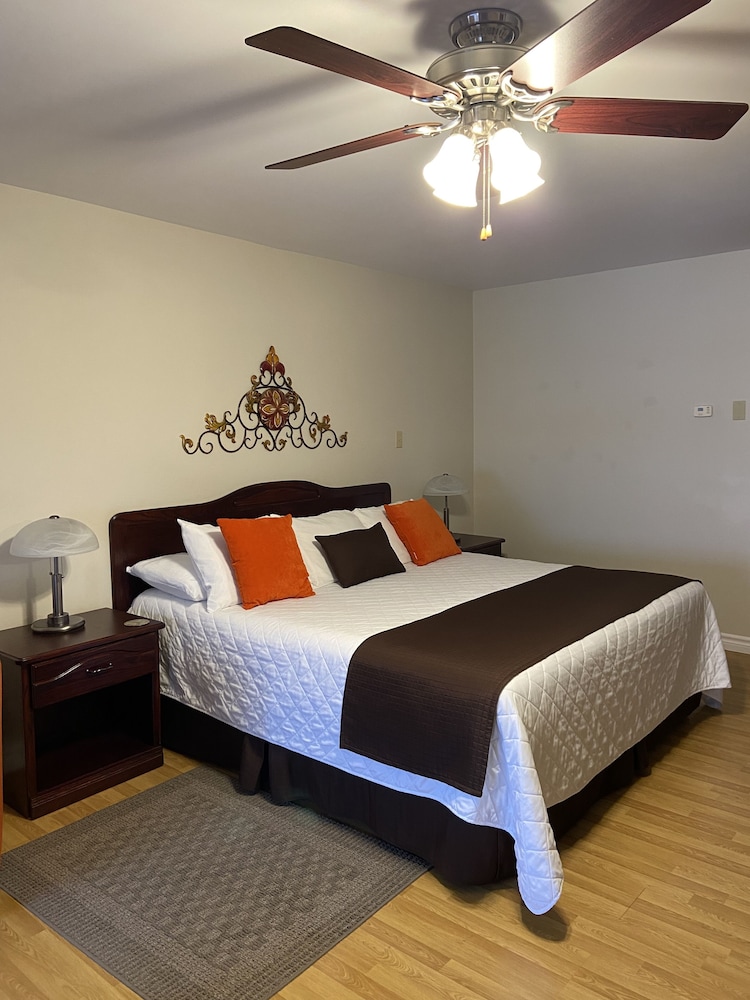 Suite, 1 King Bed (Second Floor) photo 2