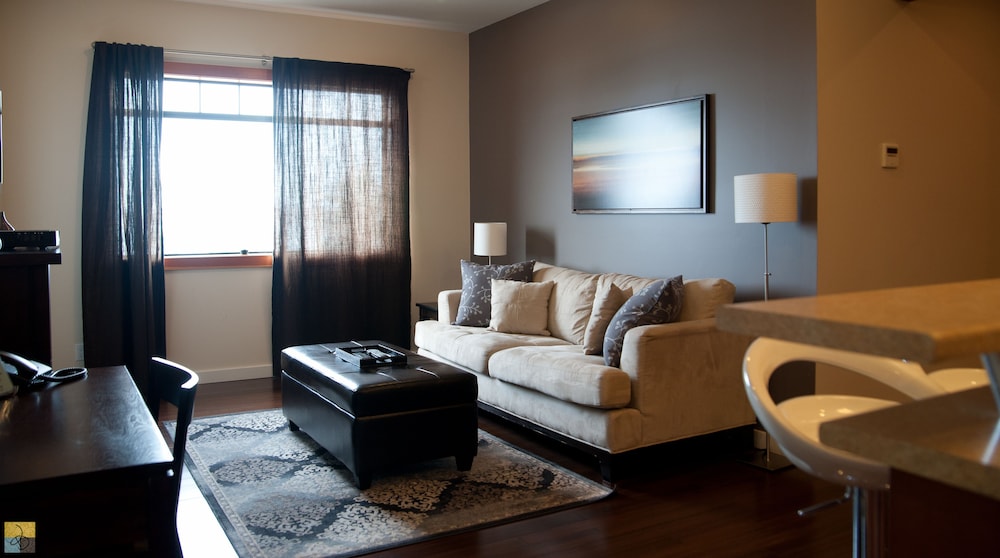 Suite, 1 King Bed with Sofa bed photo 2