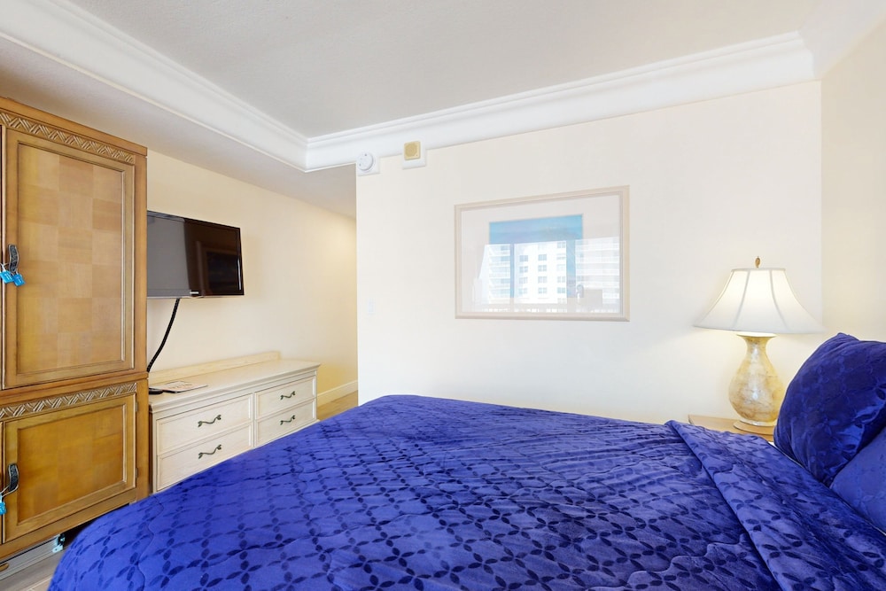 Studio, 1 Queen Bed with Sofa bed, Hot Tub, Ocean View (Daytona Beach Resort 1114)