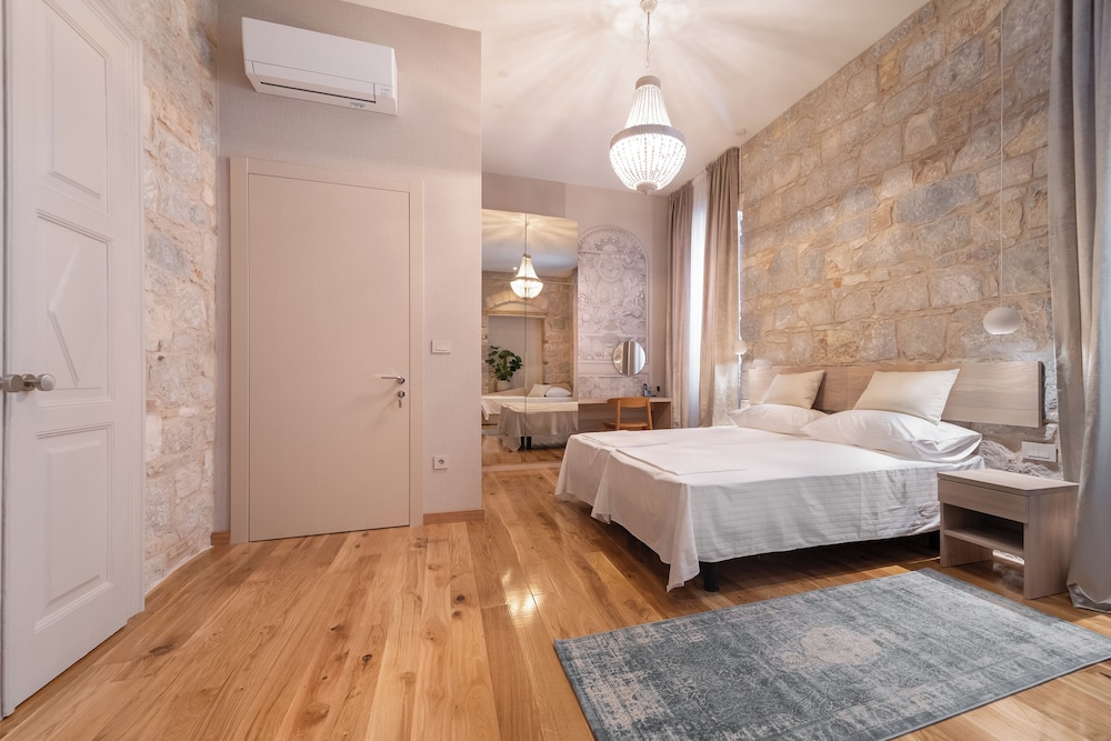 Triple Room, City View (8)