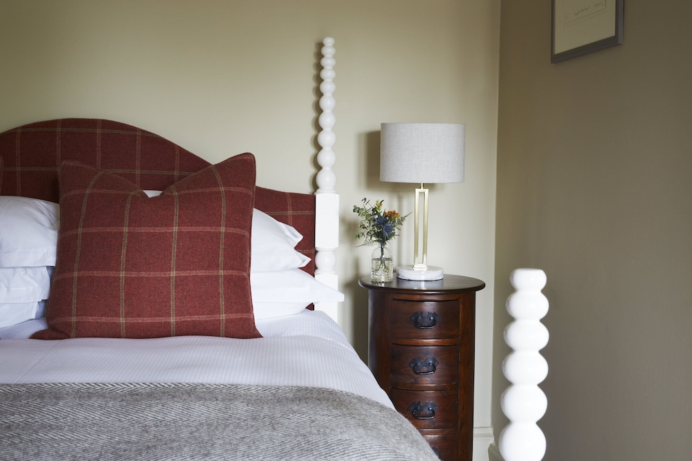 Executive Room, 1 King Bed (located at 4 West Coates) thumbnail 6