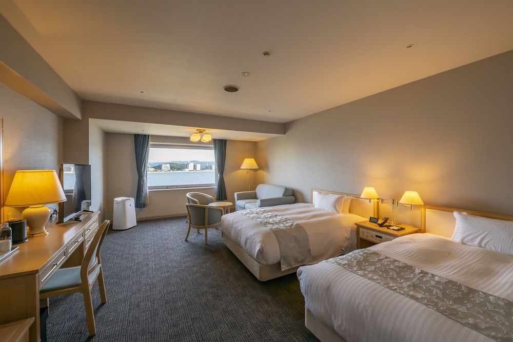 Superior Twin Room with Living Room, Lake View, Non Smoking (Renewal West Building) photo 1