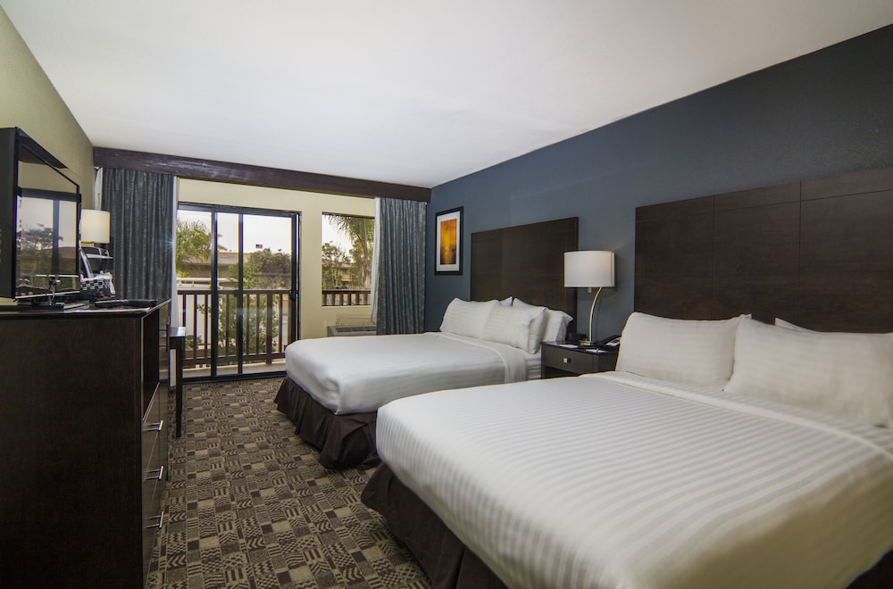 Suite, 2 Queen Beds, Balcony - Photo 2